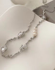 Irregularly Spliced Pearl Necklace for Collarbone