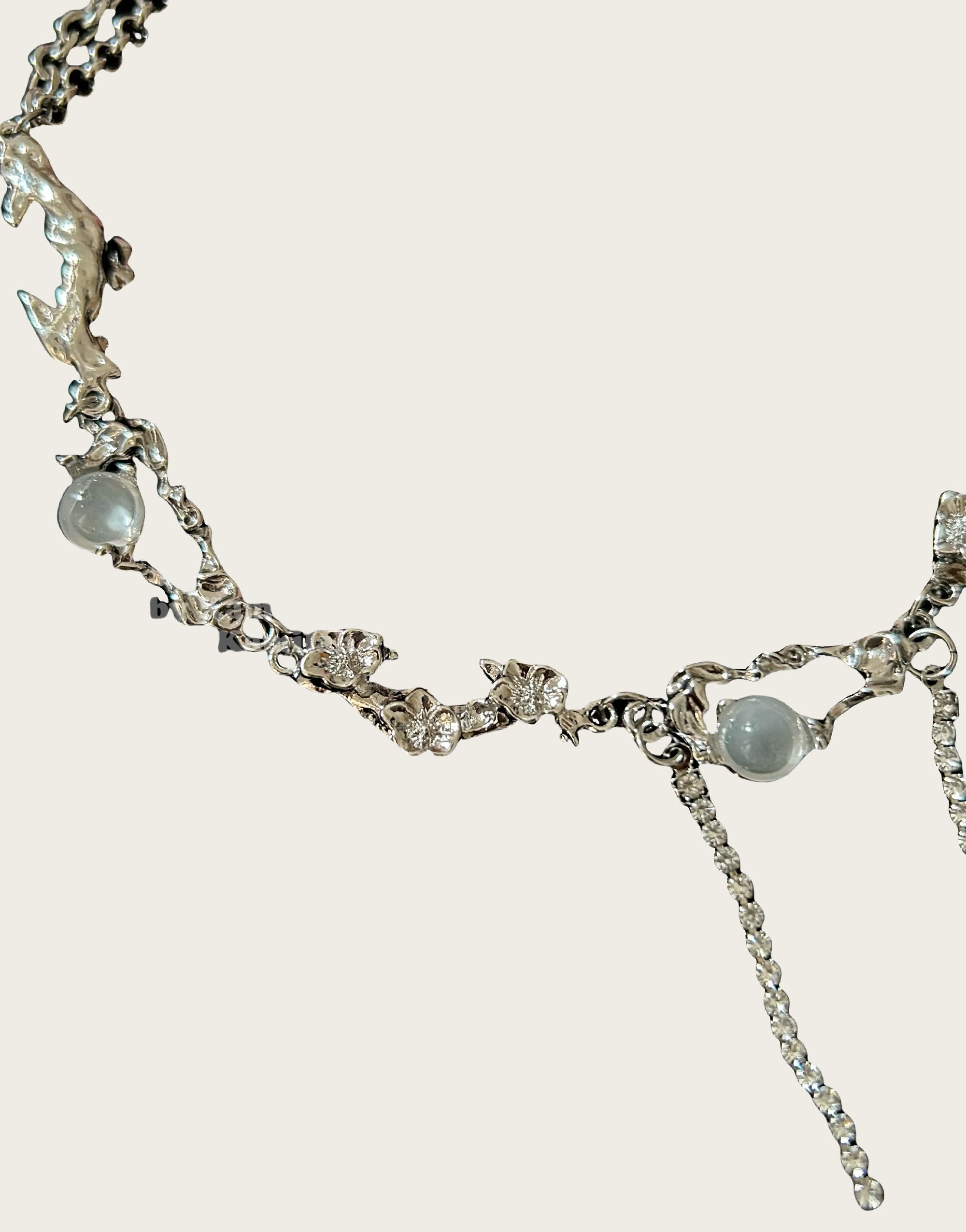 White Moonlight Zircon Niche Designer Collarbone Necklace
