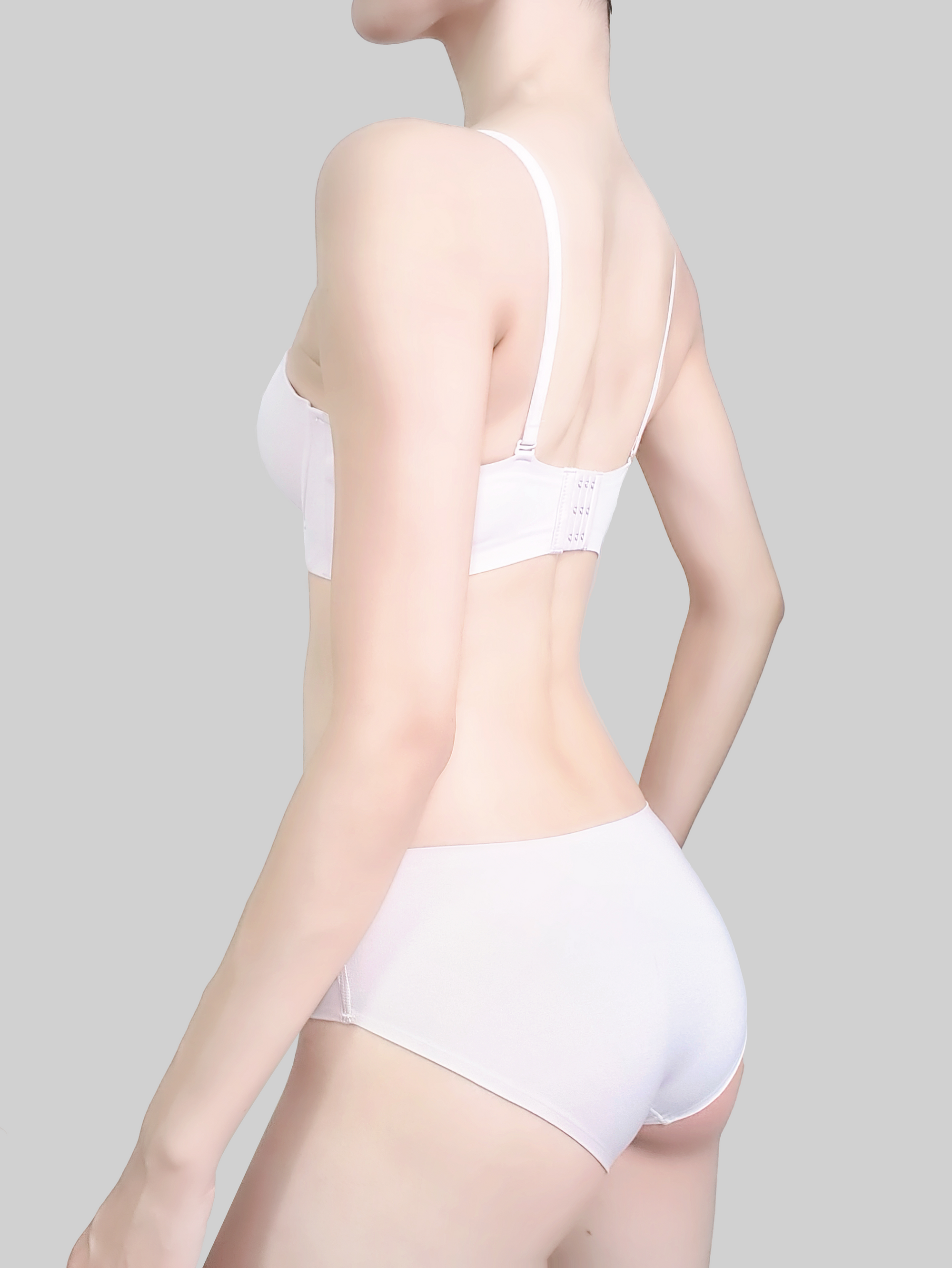 One Piece, Two Ways: Strapless Bralette for Small Busts and Busty Beauties