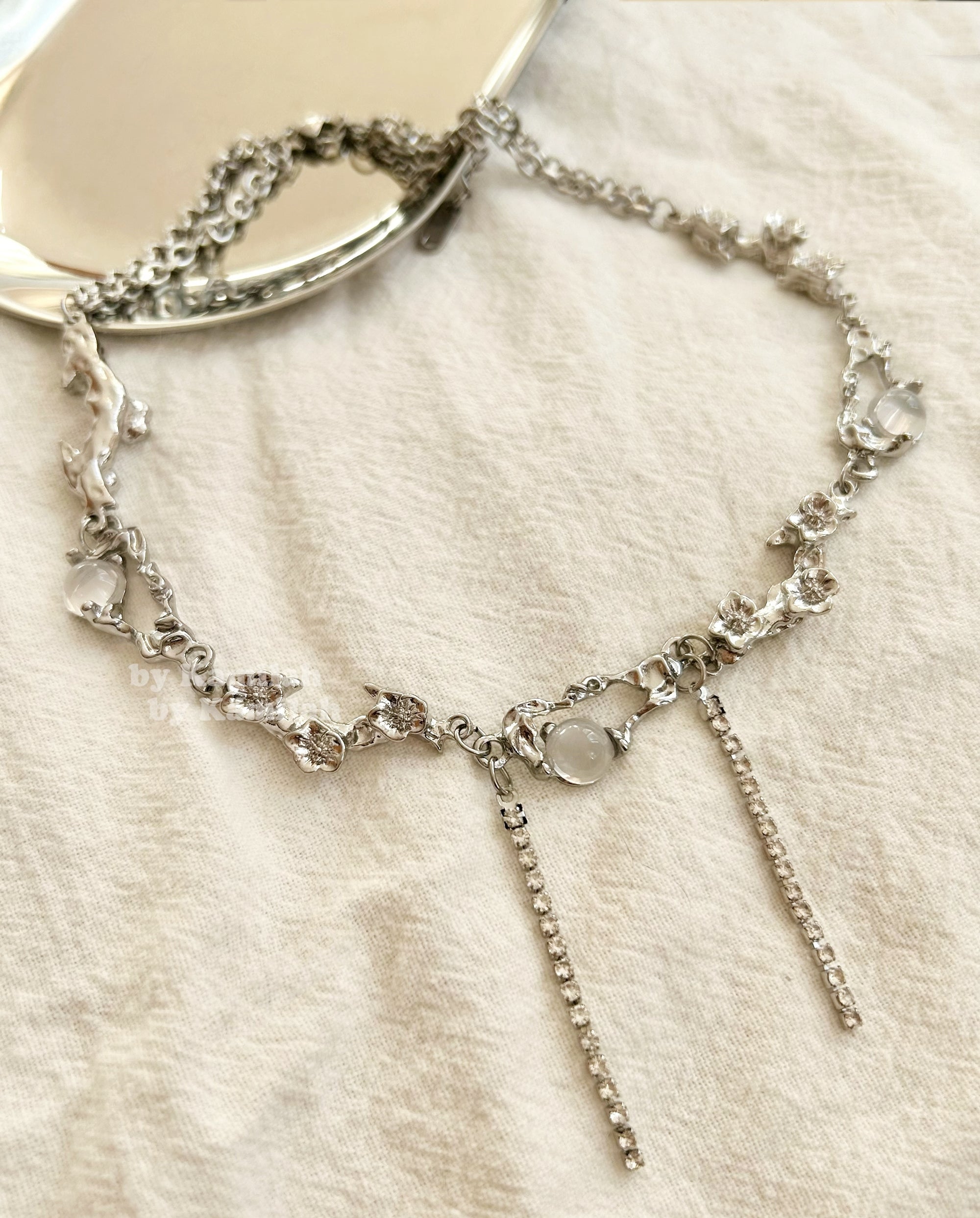 White Moonlight Zircon Niche Designer Collarbone Necklace