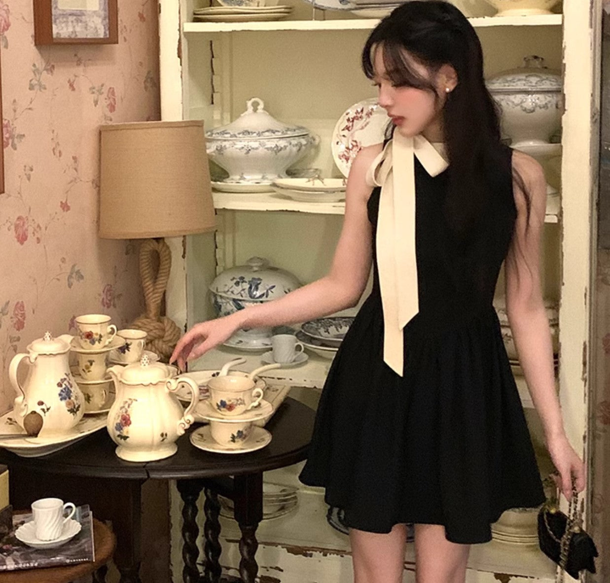 Vintage Hepburn-Style Slim Dress with Oversized Bow