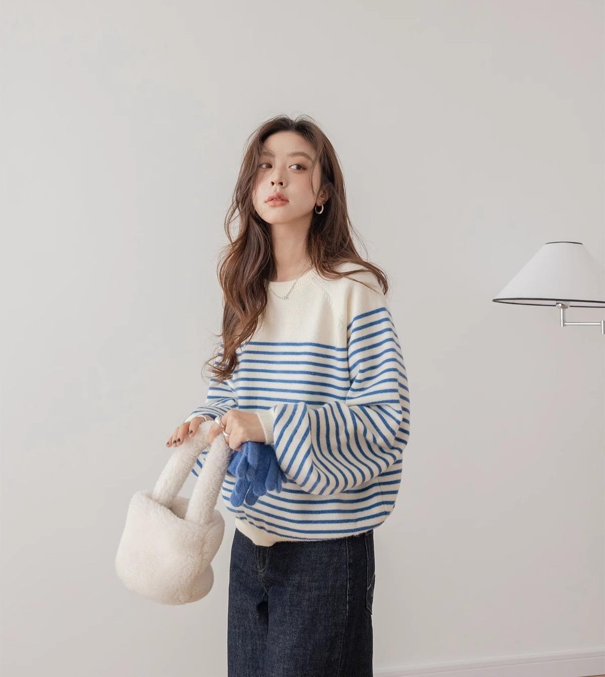 Korean-Style 450g Ultra-Soft Navy Sweater