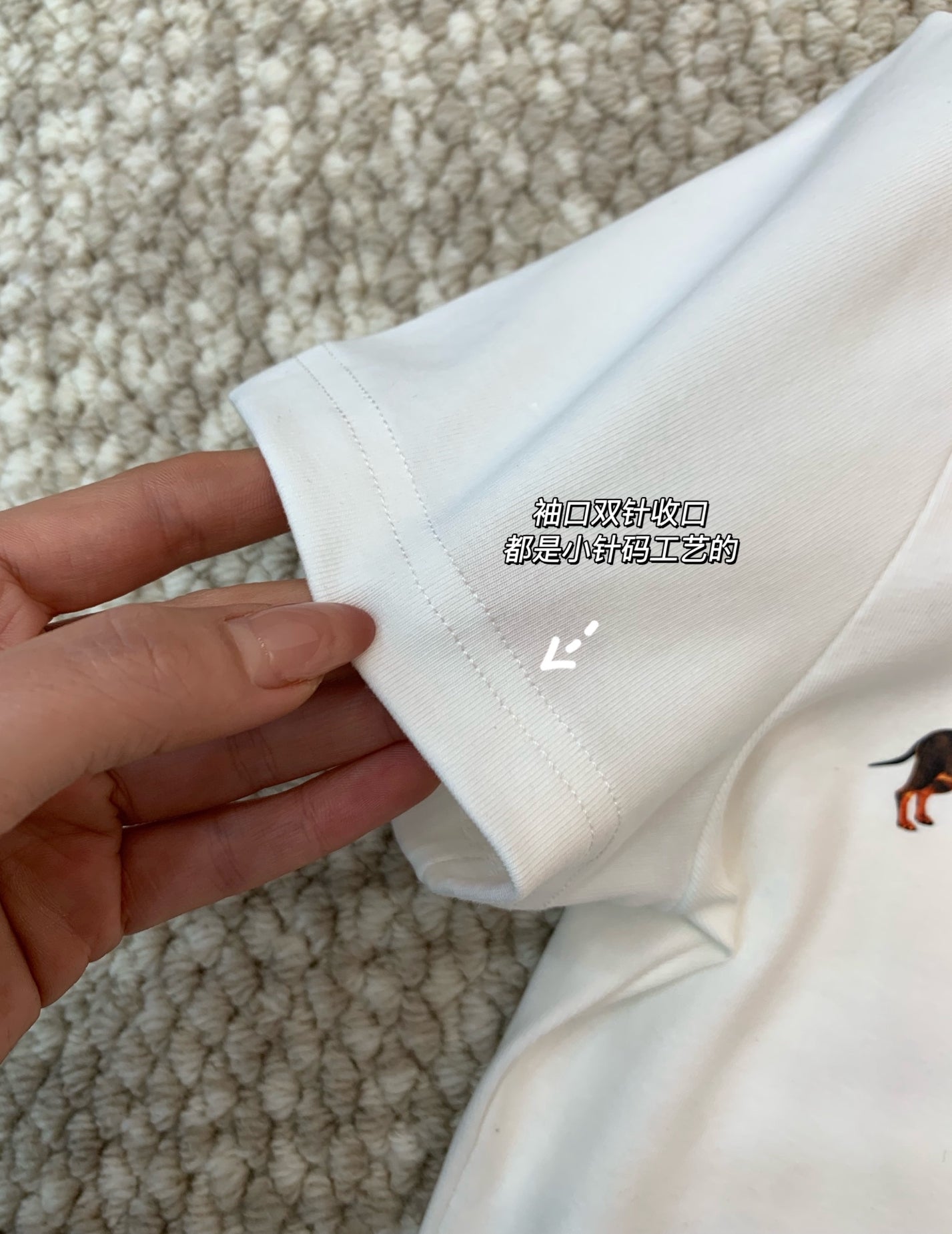 MARKGONG Pearl Necklace Dachshund Stretch T-Shirt