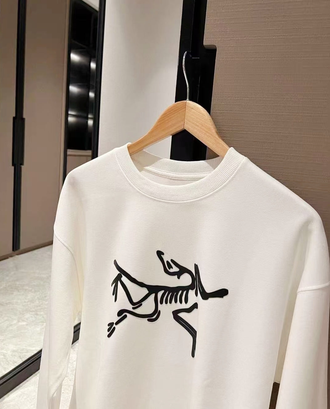 Bold Logo Arc&#39;teryx Sweatshirt + Matching Socks