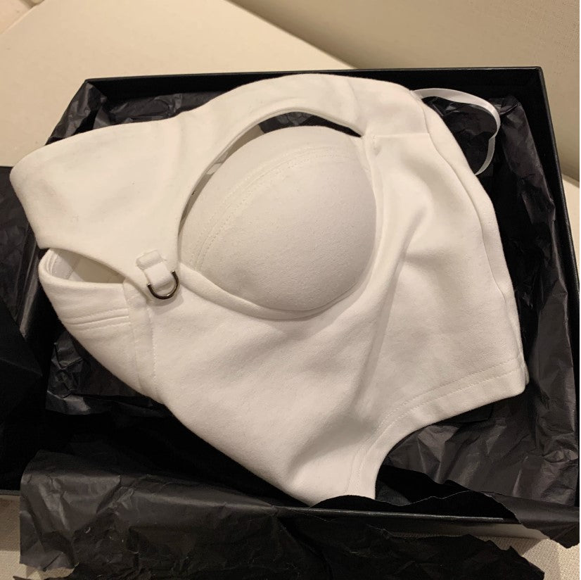 Hottie Style With a Hollowed Out Top