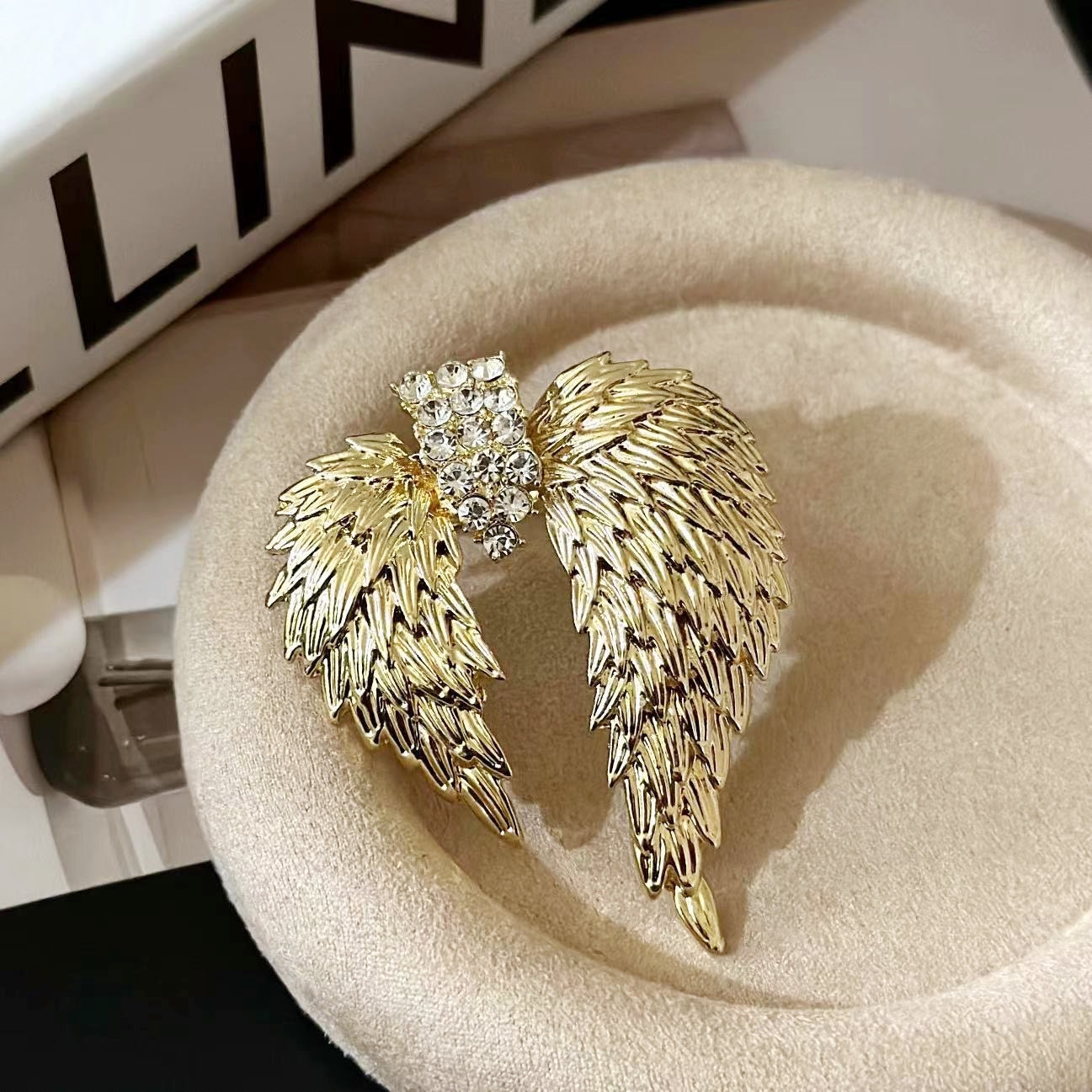 Vintage Retro Wing Brooch Pin