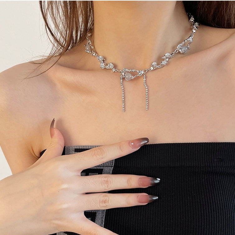 White Moonlight Zircon Niche Designer Collarbone Necklace