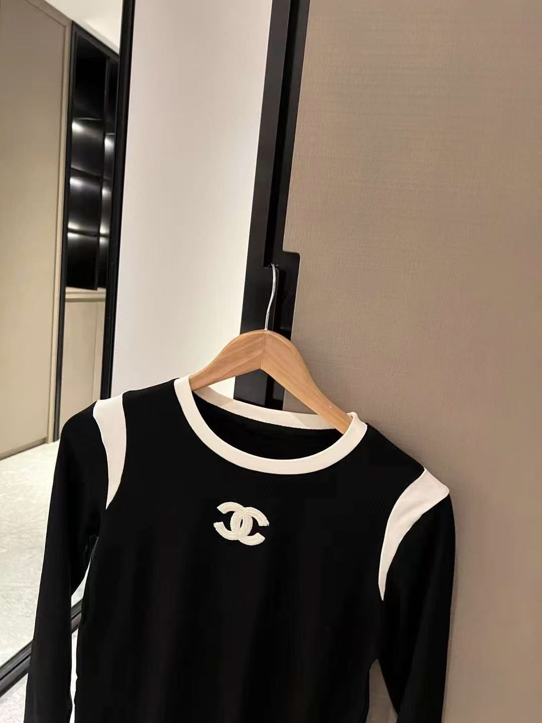 Chic 3D Logo Fitted Top