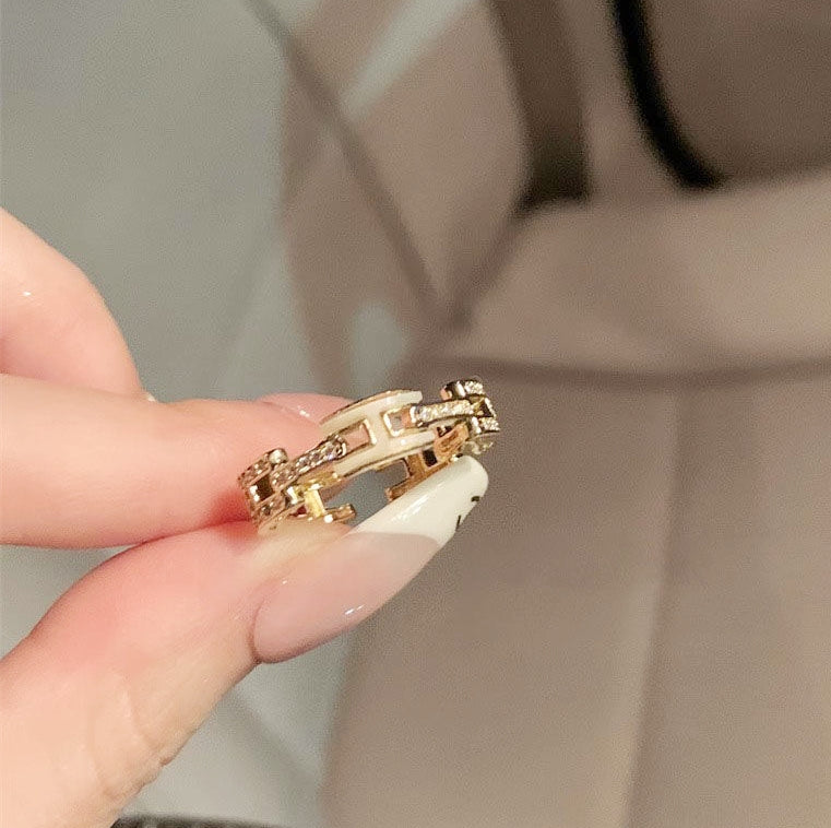 Light Luxury Zircon Shell Stackable Rings (Set of 2)