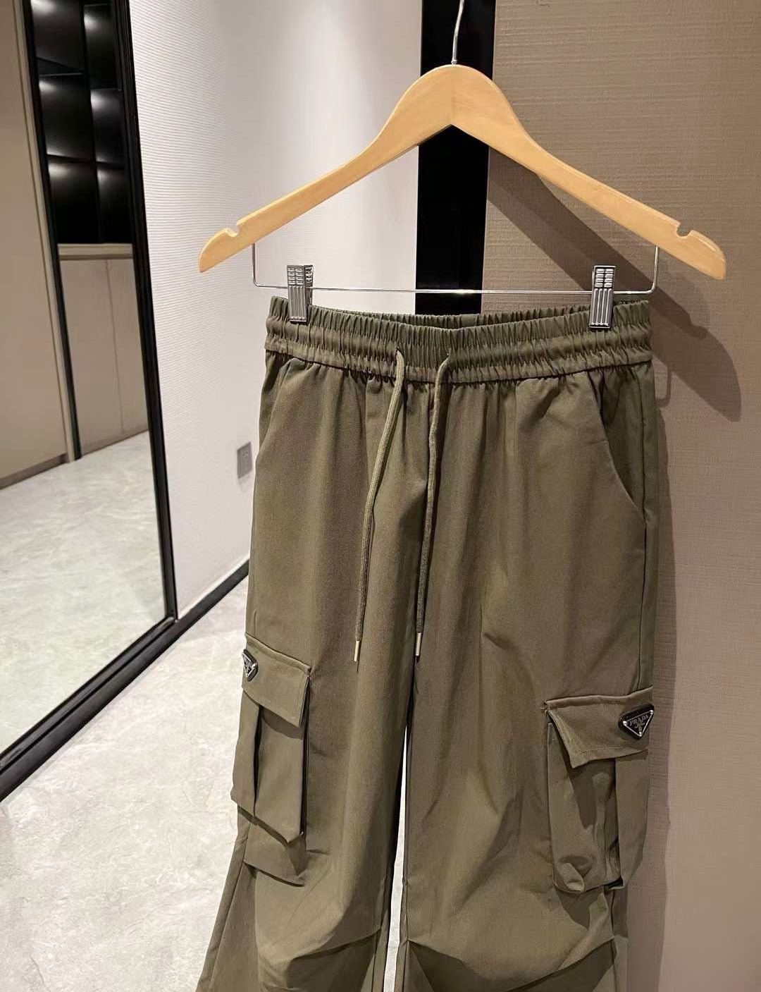 Army Green Cargo Pants with Excellent Fit