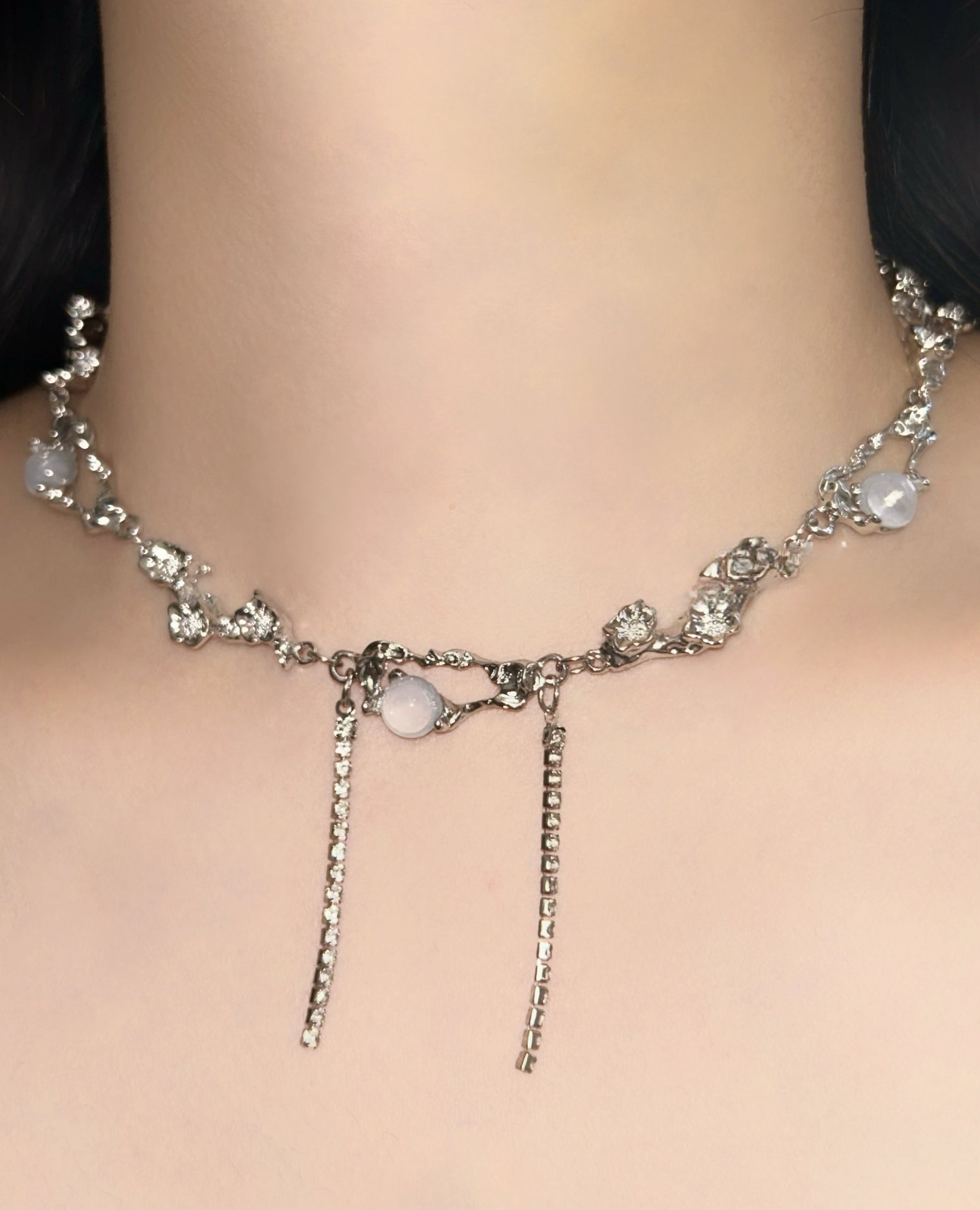 White Moonlight Zircon Niche Designer Collarbone Necklace