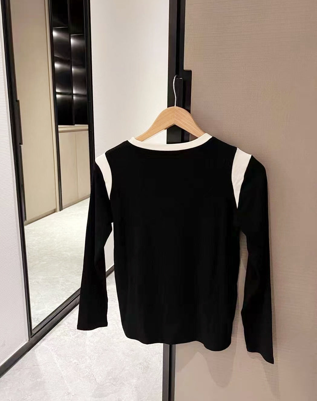 Chic 3D Logo Fitted Top