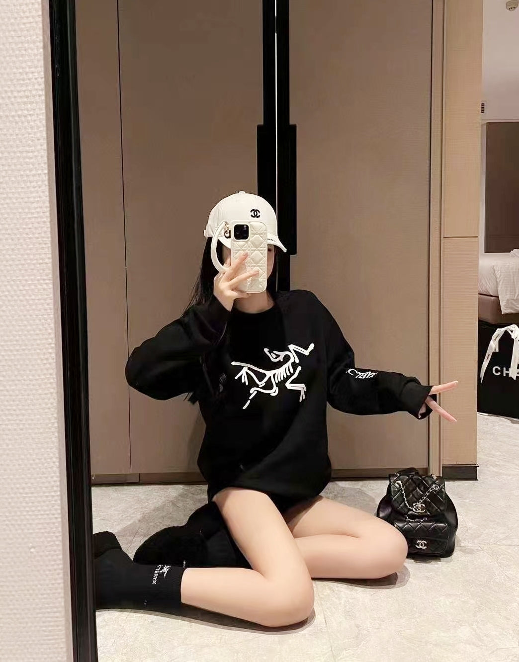 Bold Logo Arc&#39;teryx Sweatshirt + Matching Socks