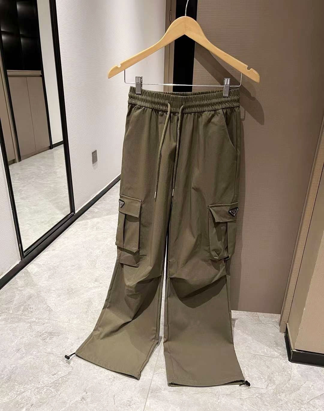 Army Green Cargo Pants with Excellent Fit