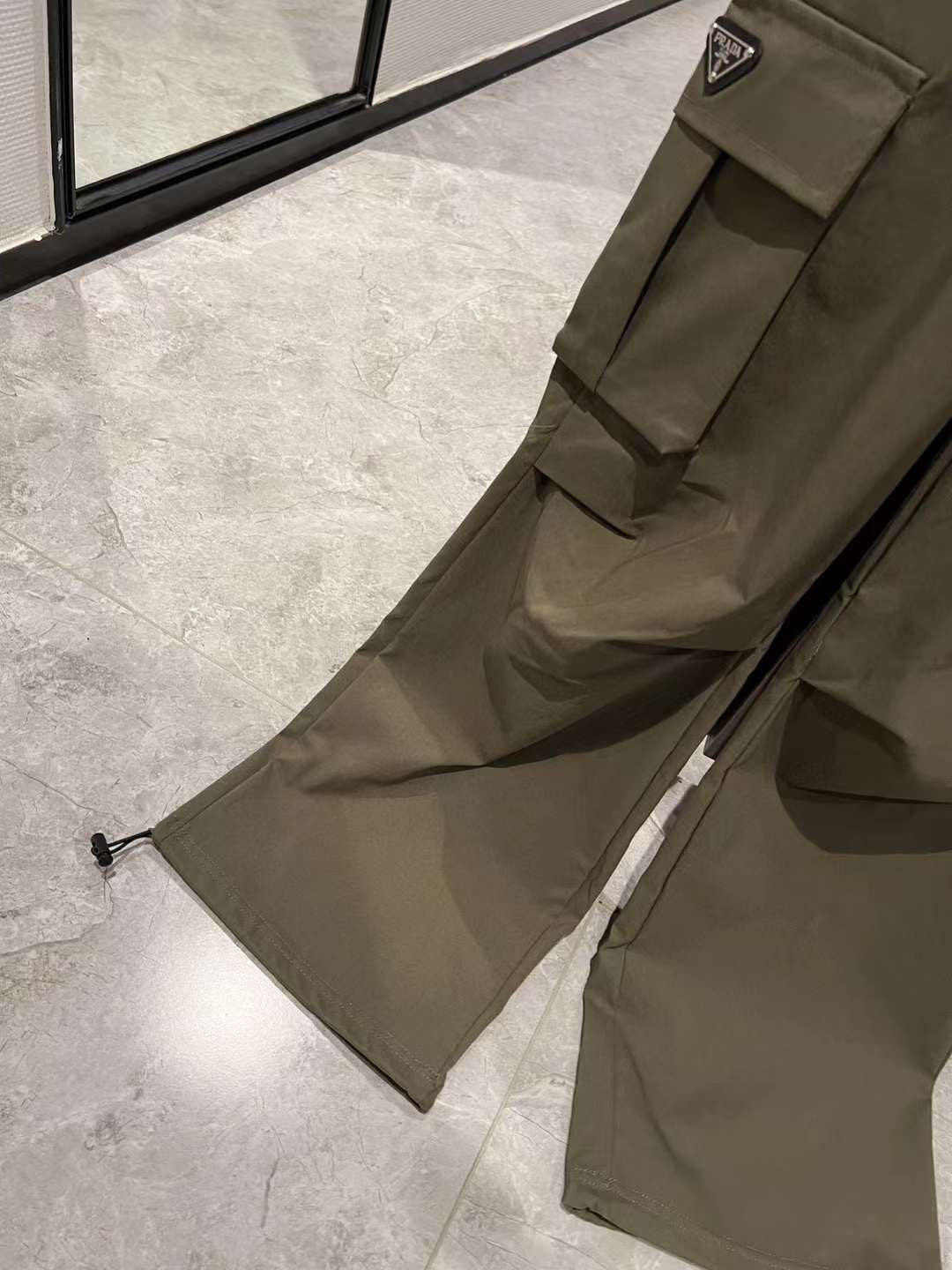 Army Green Cargo Pants with Excellent Fit