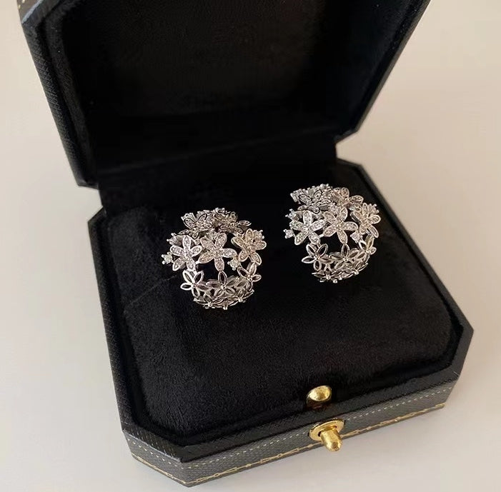 Korean Hollow Exquisite Rhinestone 925 Silver Stud Earrings
